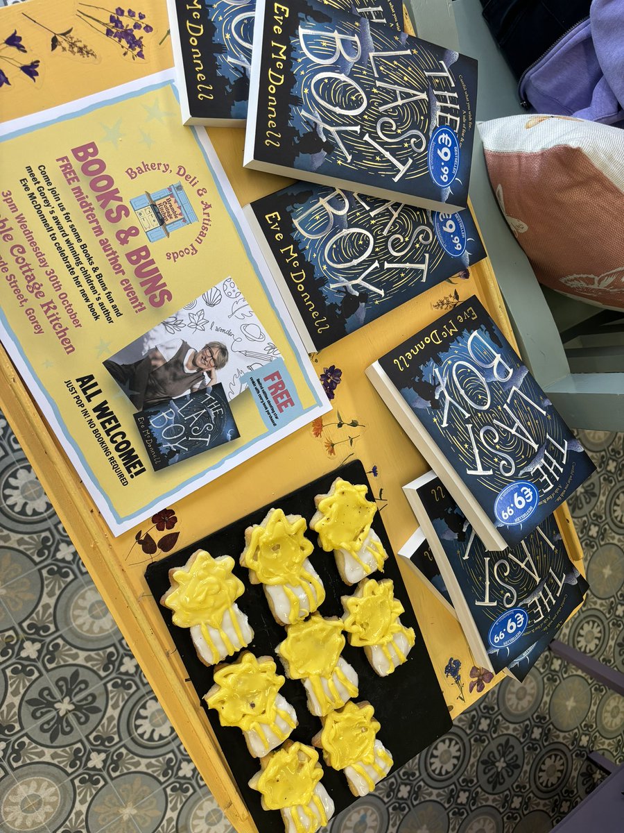 The crew at Bramble Cottage Kitchen invited me to their magical cafe in #Gorey for their first Books &amp; Buns event to celebrate #TheLastBoy. Such a happy place! Mid chats about Brewster, the last climbing boy, who should pop in for a sandwich but, OMG, a real life chimney sweep!😂