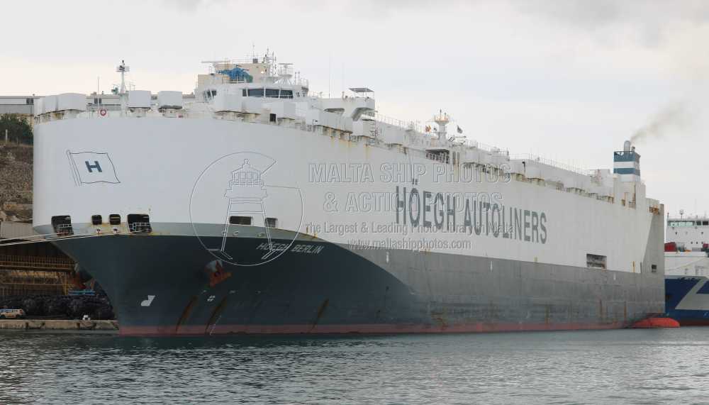 Shipguru's tweet image. #HoeghAutoliners #Carcarrier #HOEGH_BERLIN #discharging her #cargo at #grandharbourmalta - 19.09.2024 - maltashipphotos.com - NO PHOTOS can be used or manipulated without our permission @HoeghAutoliners @ShipsInPics @Rich_Ships @worldshipsoc @ShippingMag @Shipping_Herald