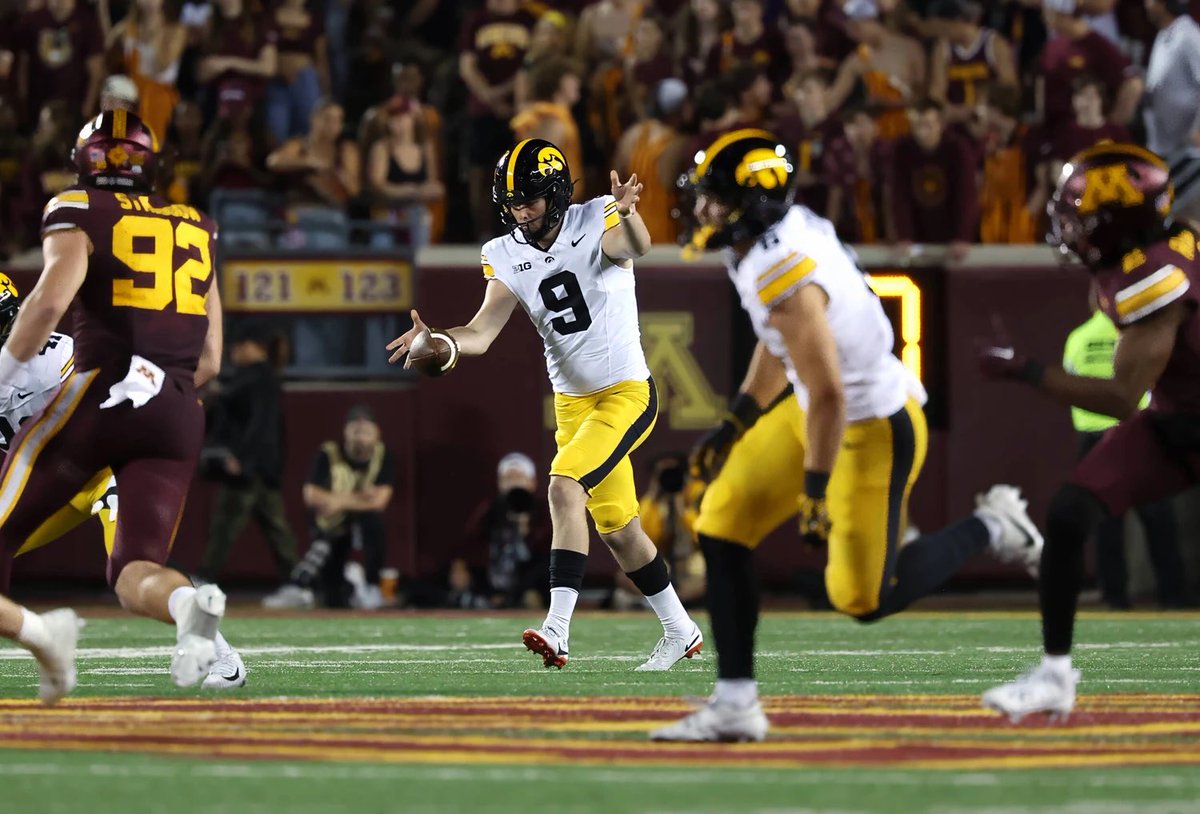 BenScottStevens's tweet photo. 20 FBS punters have recorded 40 or more punts this season.

ONLY one (1) FBS punter has downed at least 20 punts inside the 20-yd line:

• Rhys Dakin - 42 punts, 20 inside the 20 (47.6%)

Iowa got another one, folks. https://t.co/HbeJUqo5vS