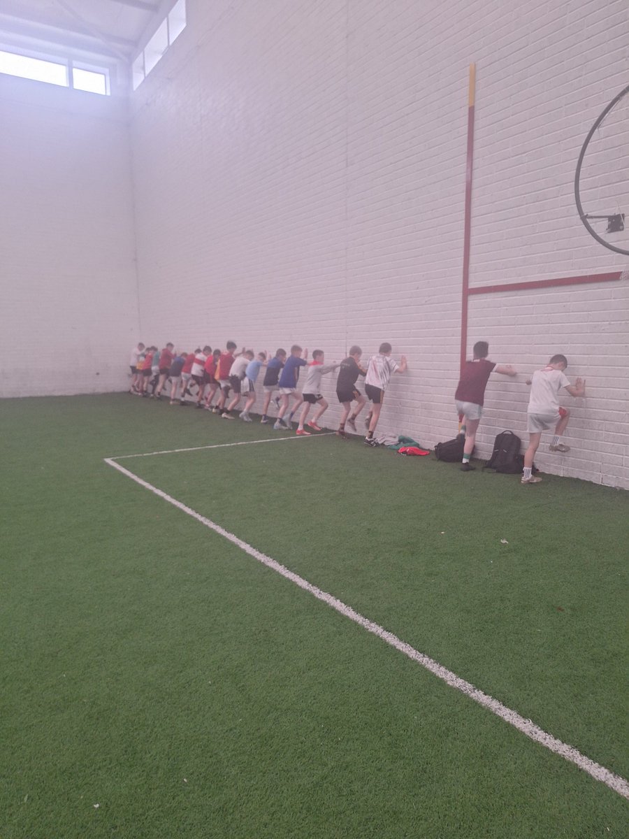 CorkGDAPatSprat's tweet photo. We had a great day today at our @OfficialCorkGAA 2012 aged player Halloween Football Camp @carrigoon #fungames #AthleticDev #kickingHandpassingSkills Hurling on Friday @10am @REBELOGNORTH @DuhallowGAA @AvondhuGAA @MBJC_gaa https://t.co/eiAlo8vtqA
