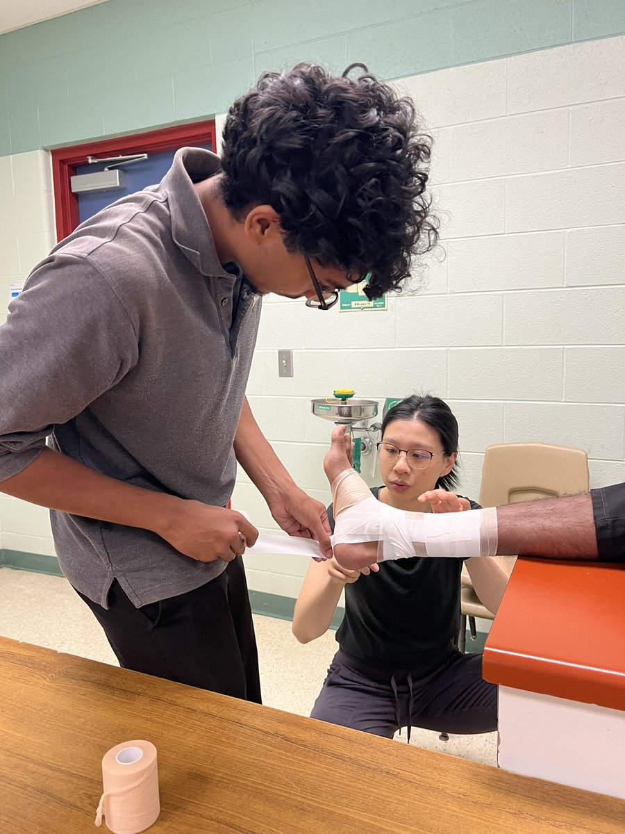Big thank you to Melissa for coming in to <a href="/FMMtweets/">FMM-IB World School</a> do a Q and A and taping demonstration with our #PSK4U students. Students got to learn how to tape ankles and gain some knowledge on injury prevention and rehabilitation!