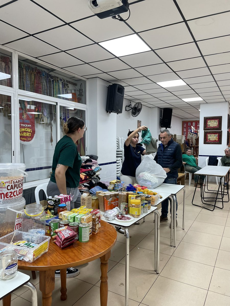 marianpuch's tweet photo. Recogida de objetos de primera necesidad en C/ Síndico Mocholí 4, si necesitas ayuda no dudes en venir a la falla #dana #valencia #INUNDACION https://t.co/ShRVbXoikj