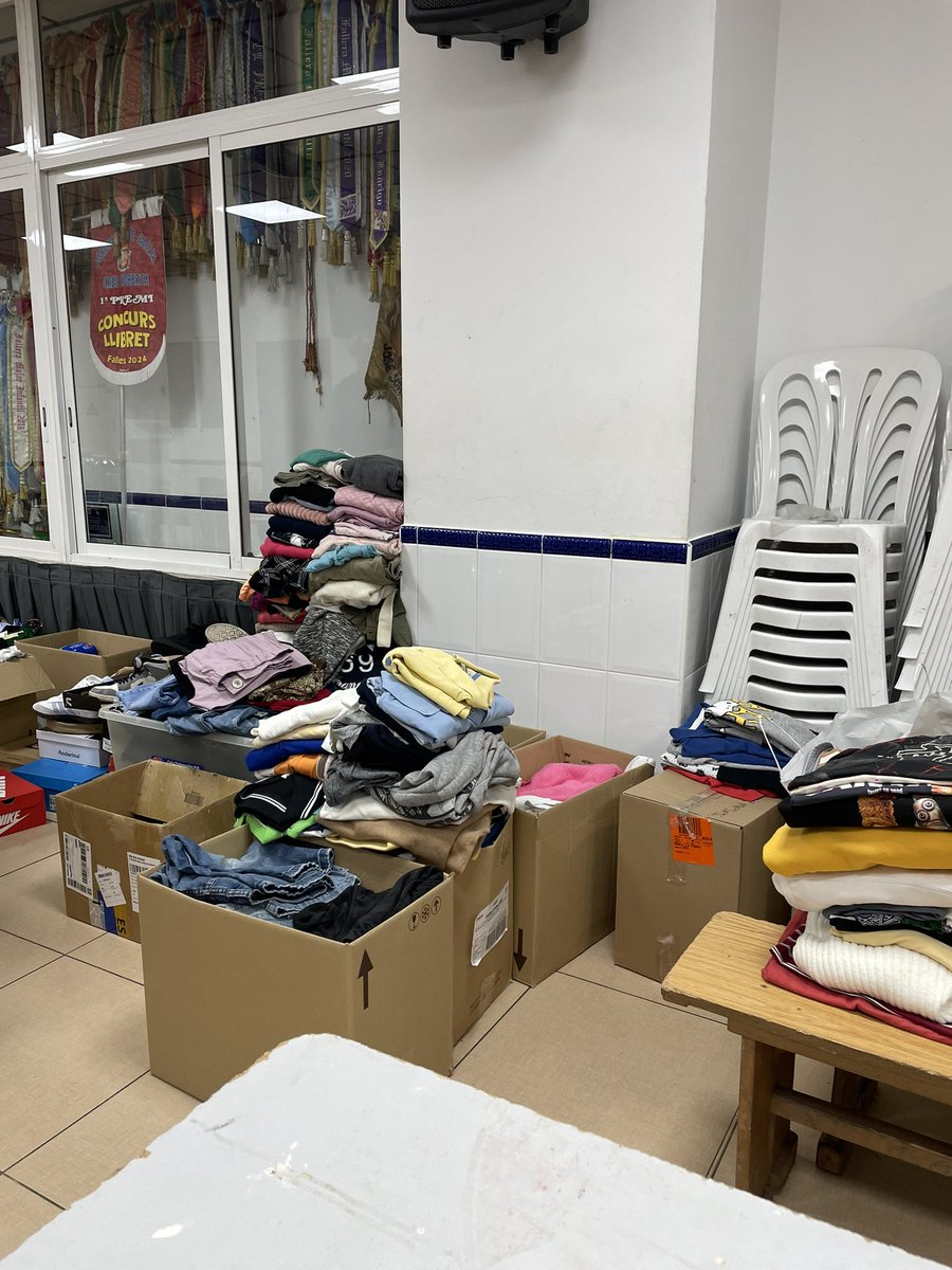 marianpuch's tweet photo. Recogida de objetos de primera necesidad en C/ Síndico Mocholí 4, si necesitas ayuda no dudes en venir a la falla #dana #valencia #INUNDACION https://t.co/ShRVbXoikj