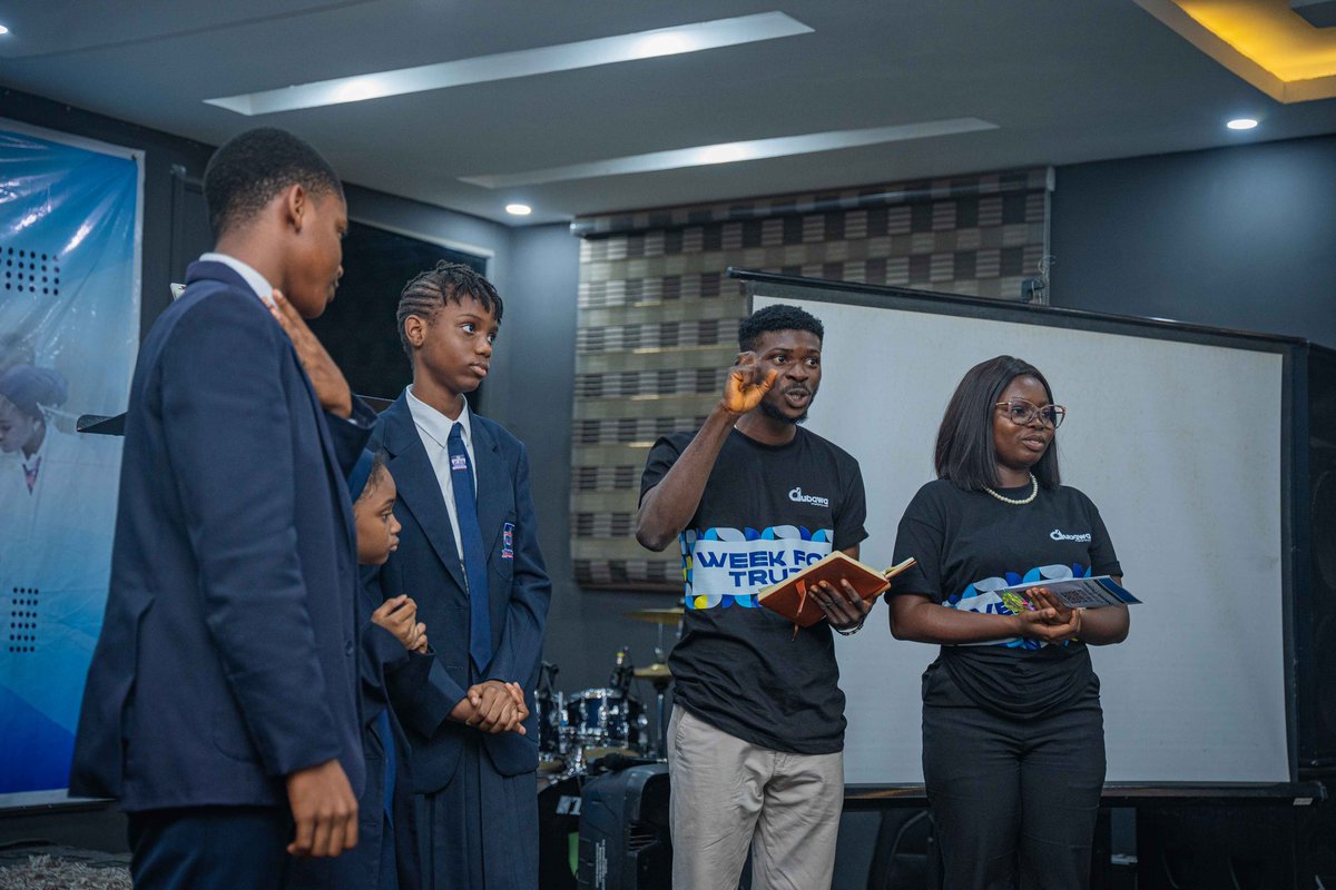 DubawaFacts's tweet photo. @NLinNigeria @CJIDAfrica Our researchers, @ladeyyyyy and @SundayAwosoro, led engaging and interactive sessions with the students.
Altogether, it was such a great time with the students of Unique Blossom Schools.
#WeekForTruth2024 #AmplifyTruth #StayInformed #GlobalMILWeek #DubawaFacts https://t.co/JmsjjRAhfK