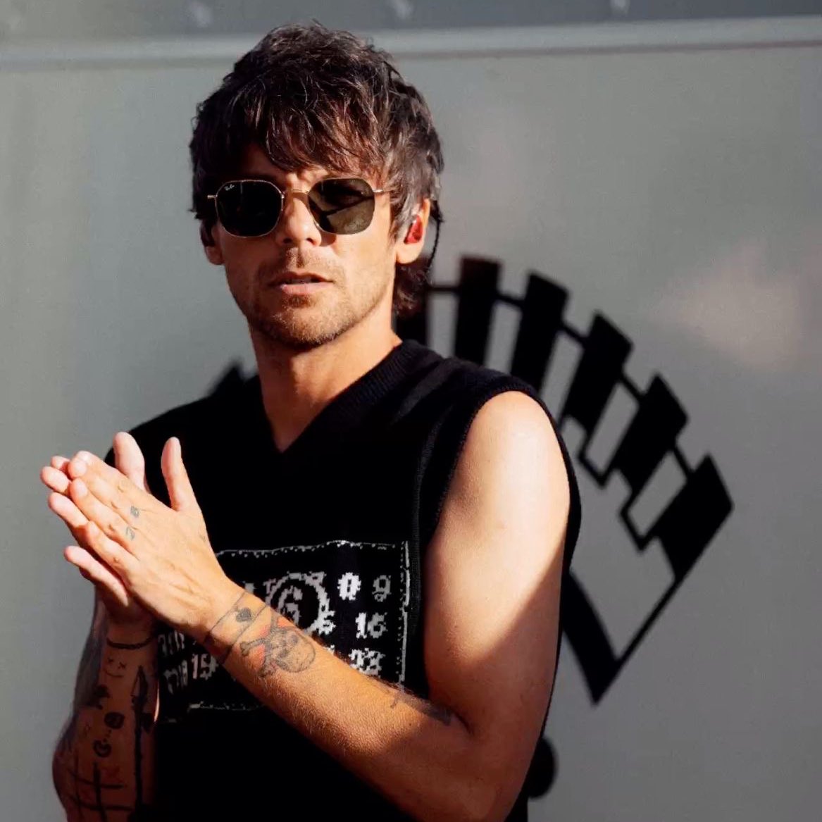 lwtsheartt's tweet photo. smash or pass thread, Louis Tomlinson edition https://t.co/MfZtBgRobq