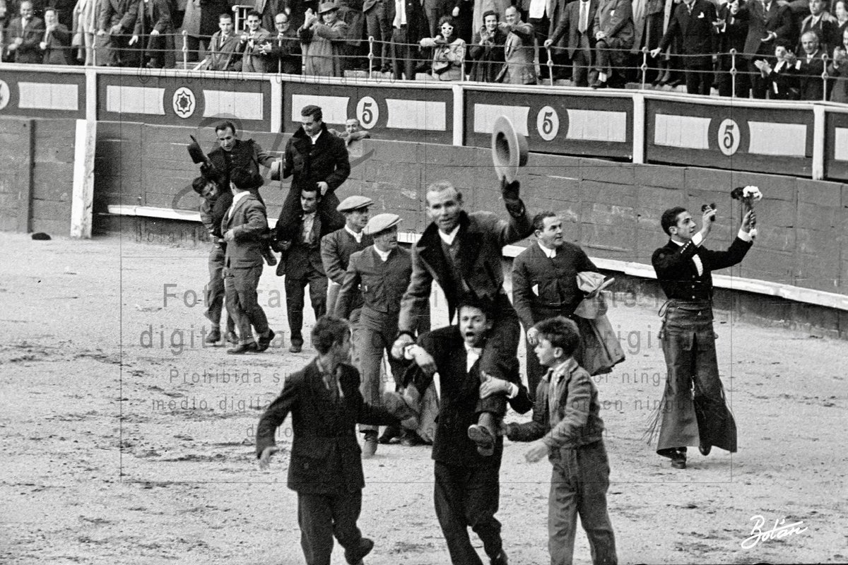 El toreo solidario:
1.873.000 pesetas se recaudaron en el festival taurino celebrado en <a href="/LasVentas/">Plaza de Las Ventas</a> el 3-11-57 a beneficio de los damnificados de la “Gran Riada de Valencia”(14-10-57) -Bienvenida, D. Ortega,J.Aparicio,ChicueloII,C. Corpas, Landete y Pérez de Mendoza-.
©️📷Botán