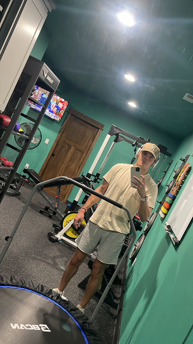 heelkd's tweet photo. This man @joerogan wasn’t lying when he openly endorsed @NeuroGum without a partnership 

IM WIRED 💪🏽 

By the way, moving company should be delivering all my things in a week so…
STREAMS COMING BACK🫡 https://t.co/eA8Lvmmv4Z