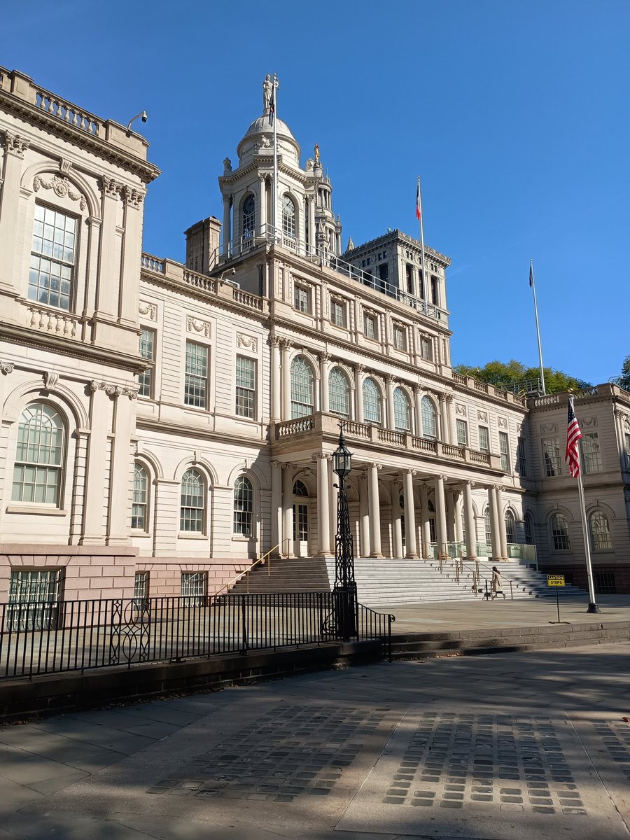 Tim de Haan (@timmietovenaar) on Twitter photo Bezoek aan de City Hall van New York waar de 'Committee on Aging' (zeg maar een raadscommissies zoals we die bij de <a href="/gemeenteraad010/">gemeenteraad van Rotterdam</a> hebben) een vergadering/hearing had:
legistar.council.nyc.gov/MeetingDetail.… Bezoek aan de City Hall van New York waar de 'Committee on Aging' (zeg maar een raadscommissies zoals we die bij de <a href="/gemeenteraad010/">gemeenteraad van Rotterdam</a> hebben) een vergadering/hearing had:
legistar.council.nyc.gov/MeetingDetail.…