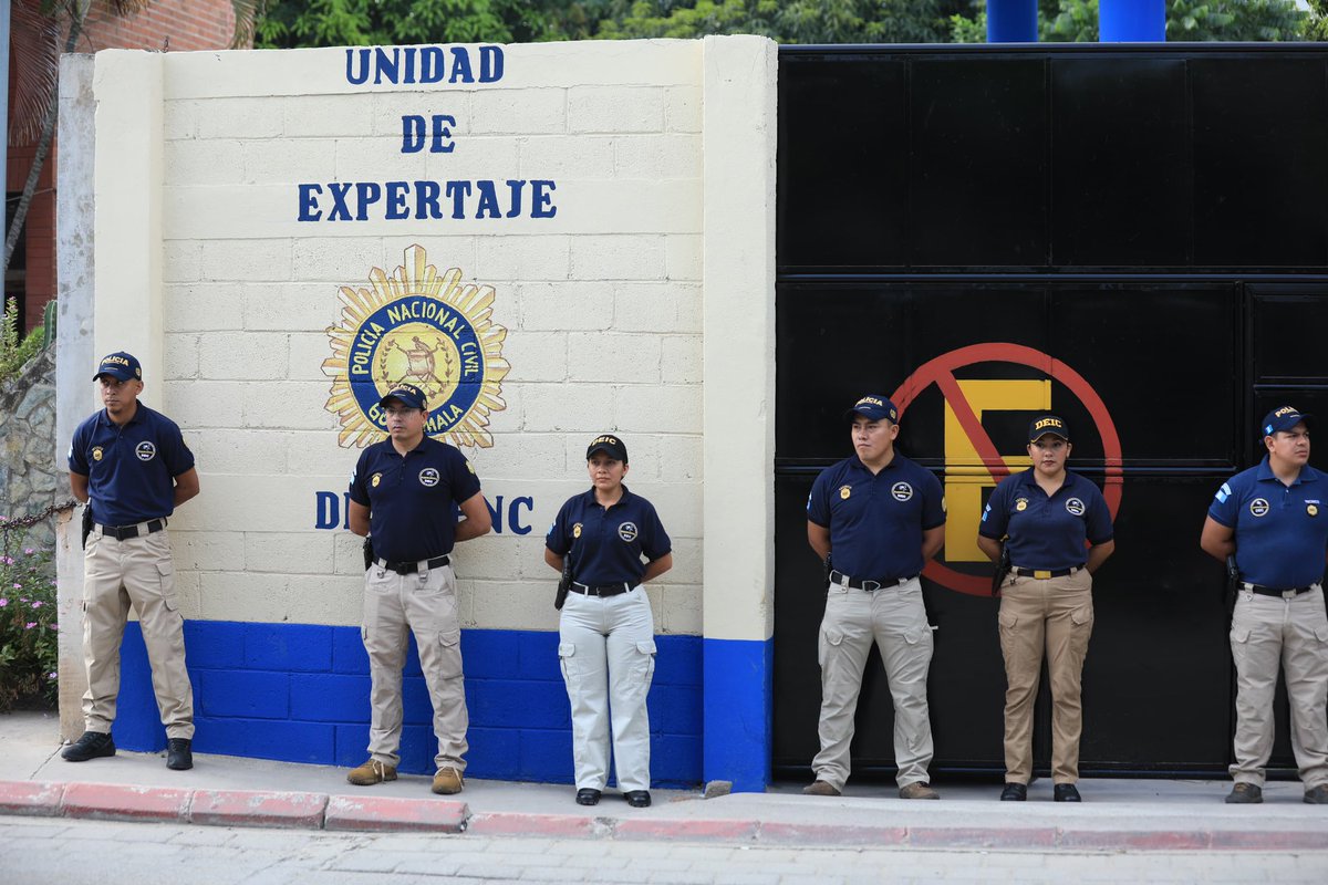 mingobguate's tweet image. El Ministro de Gobernación, @FJimenezmingob, junto con autoridades de la @PNCdeguatemala, inauguran la sede del Centro de Revisión Física de Vehículos a cargo de #DEIC en Guastatoya, #ElProgreso.