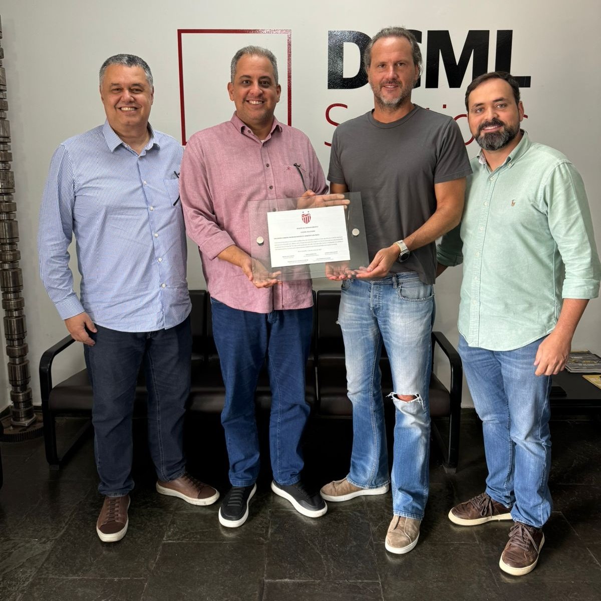Nosso Presidente Cláudio Horta visitou hoje a Sede da DCML Solutions, empresa da Mason Holdings, parceira e patrocinadora do Villa Nova. 

A marca da empresa foi estampada na camisa do Leão nas últimas quatro temporadas.

Obrigado, DCML!  

#VillaNoPeitoENaRaca