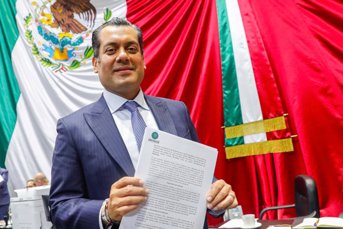 Sergeluna_S's tweet photo. Un grupo de consejeras y consejeros del INE pretende socavar la voluntad del Poder Legislativo.
Por eso, como diputado federal, 𝐩𝐫𝐞𝐬𝐞𝐧𝐭𝐞́ 𝐢𝐧𝐢𝐜𝐢𝐚𝐭𝐢𝐯𝐚 𝐩𝐚𝐫𝐚 𝐞𝐥𝐞𝐯𝐚𝐫 𝐚 𝐫𝐚𝐧𝐠𝐨 𝐜𝐨𝐧𝐬𝐭𝐢𝐭𝐮𝐜𝐢𝐨𝐧𝐚𝐥 𝐪𝐮𝐞 𝐥𝐚 𝐩𝐫𝐞𝐬𝐢𝐝𝐞𝐧𝐜𝐢𝐚 𝐝𝐞𝐥 𝐈𝐍𝐄 𝐩𝐮𝐞𝐝𝐚 𝐝𝐞𝐬𝐢𝐠𝐧𝐚𝐫 𝐭𝐢𝐭𝐮𝐥𝐚𝐫𝐞𝐬 𝐝𝐞𝐥 𝐥𝐨𝐬 𝐨́𝐫𝐠𝐚𝐧𝐨𝐬 𝐞𝐣𝐞𝐜𝐮𝐭𝐢𝐯𝐨𝐬 𝐲 𝐭𝐞́𝐜𝐧𝐢𝐜𝐨𝐬 𝐝𝐞𝐥 𝐢𝐧𝐬𝐭𝐢𝐭𝐮𝐭𝐨, y así puedan avanzar los trabajos en este órgano.