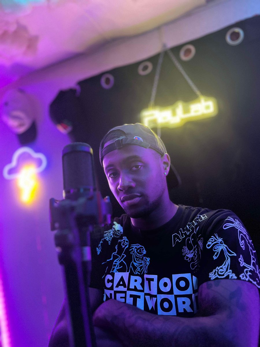 TrayB17 tweet media