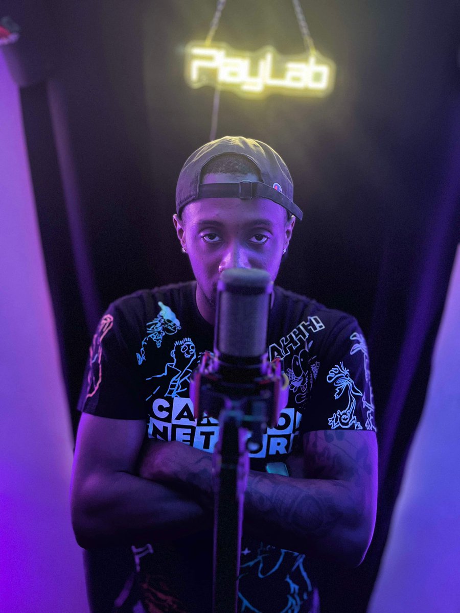 TrayB17 tweet media