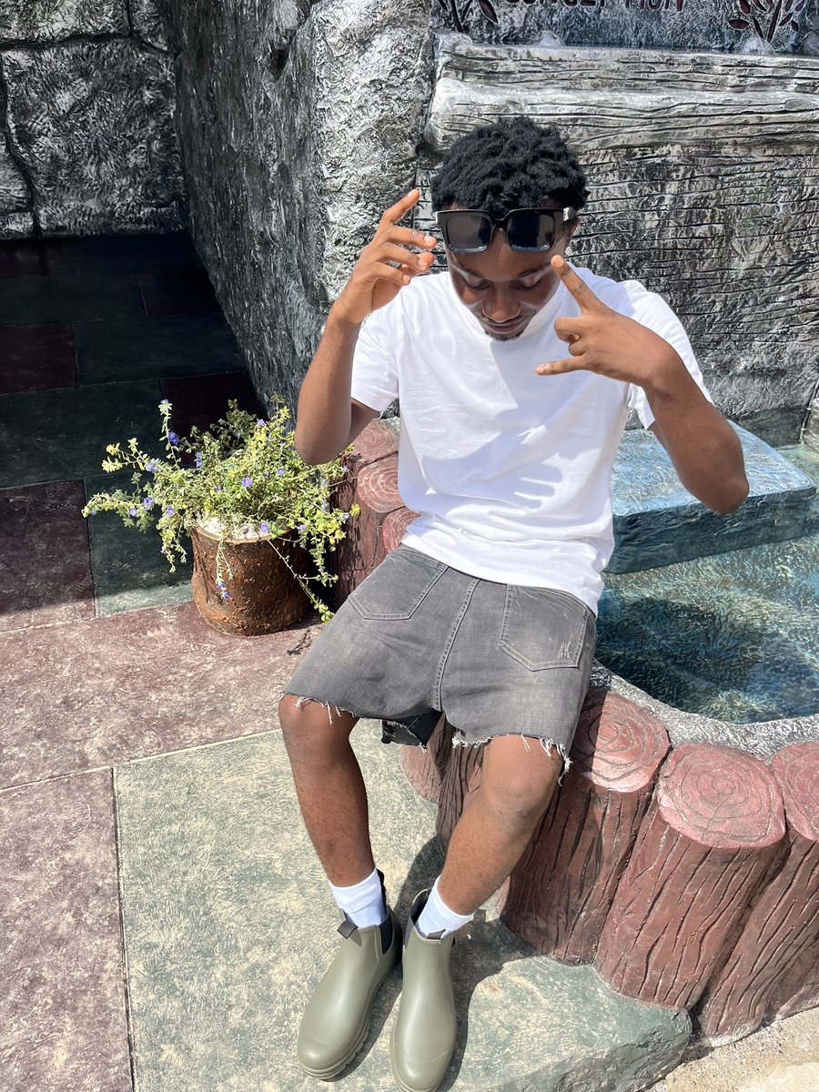 king_swerq's tweet photo. 2 Days to my Ep ❤️🎉 https://t.co/x9alOyhJIc