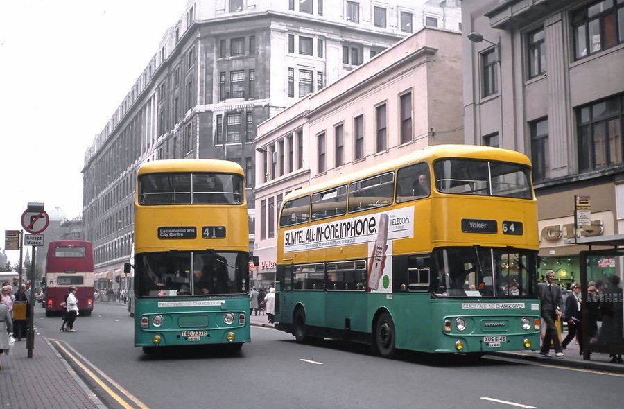 oakroyd's tweet photo. Argyle Street with Lewis's, #Glasgow 1982.
(Donald MacRae) https://t.co/9I1qW4yE68