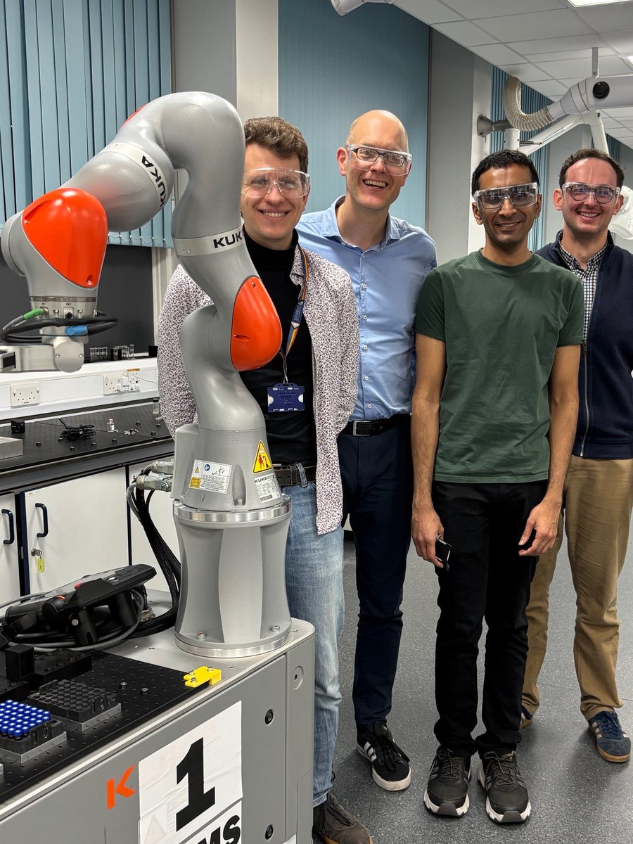 The future of discovery?! Inside/Insight in an autonomous lab (for one day). Thank you, <a href="/AICooperGroup/">A I Cooper group</a> and friends, pioneers <a href="/LivUni/">University of Liverpool</a> !