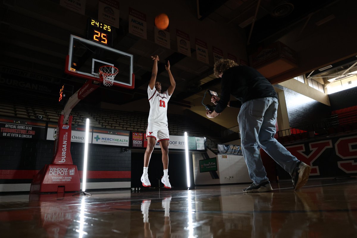YSUMensHoops's tweet photo. 𝗖𝗢𝗠𝗜𝗡𝗚 𝗦𝗢𝗢𝗡...⏳

Behind-the-scenes view of our intro video shoot📽️

#GoGuins https://t.co/o46fhQ9280