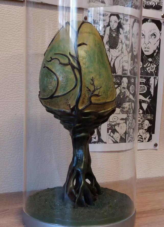 I love this Na'vi plant lamp so much, it doesn't shine very brightly, but it has so many details and is a real rarity because you could only get a certain number of them in Animal Kingdom Park, as they once stood there themselves and served as lamps.
