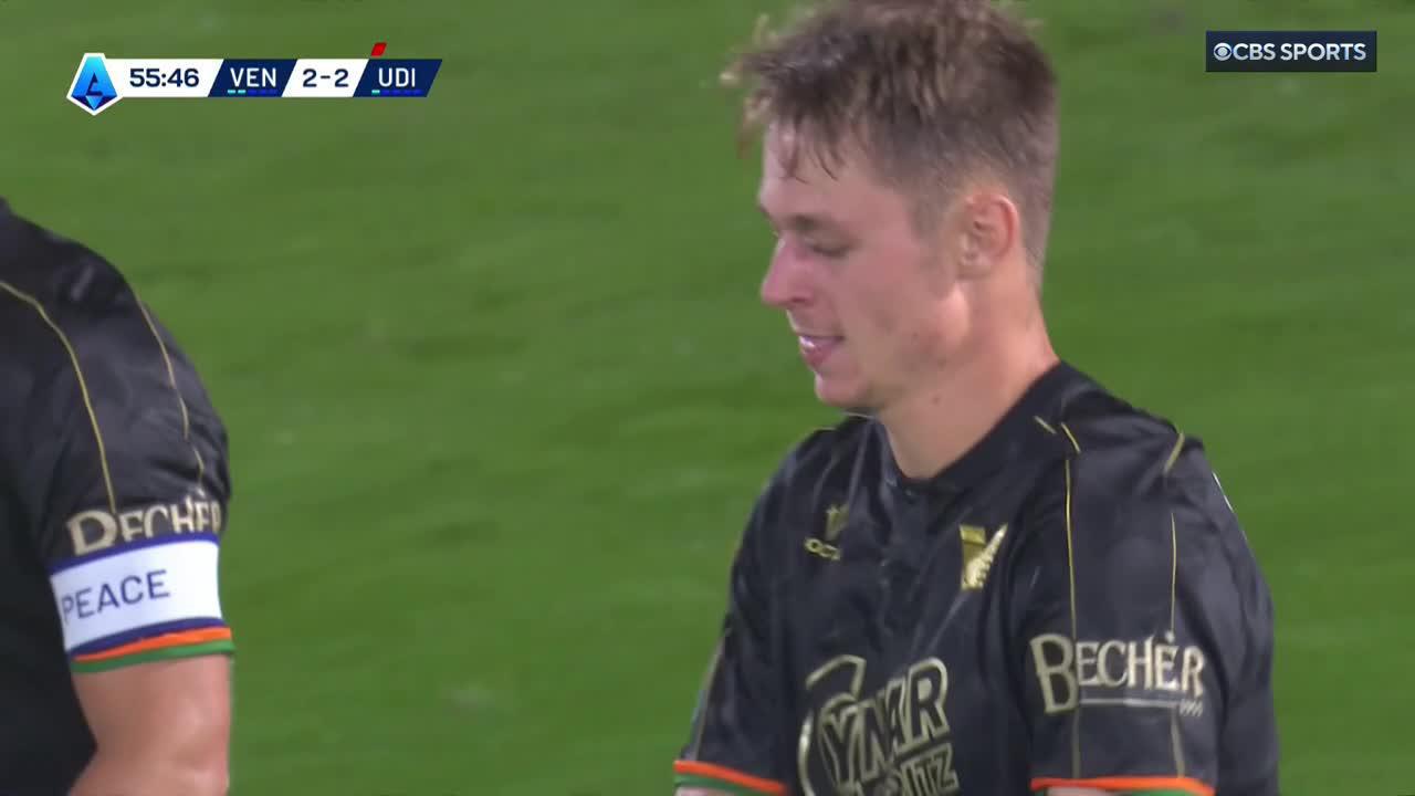 Nicolussi Caviglia with clever free kick to level it for Venezia 💥