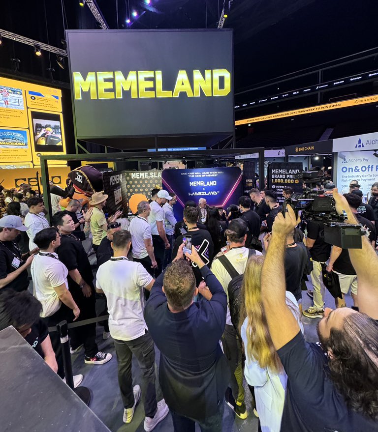Probably the most popular booth at #BinanceBlockchainWeek. 🔥