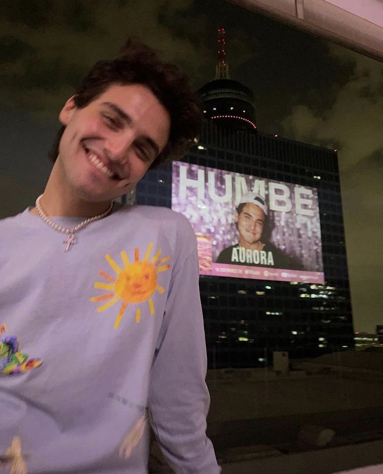rockstarschill's tweet photo. yo estoy plenamente enamorada de humbe desde que se veía así, claramente no somos iguales https://t.co/5lipxw2E8L