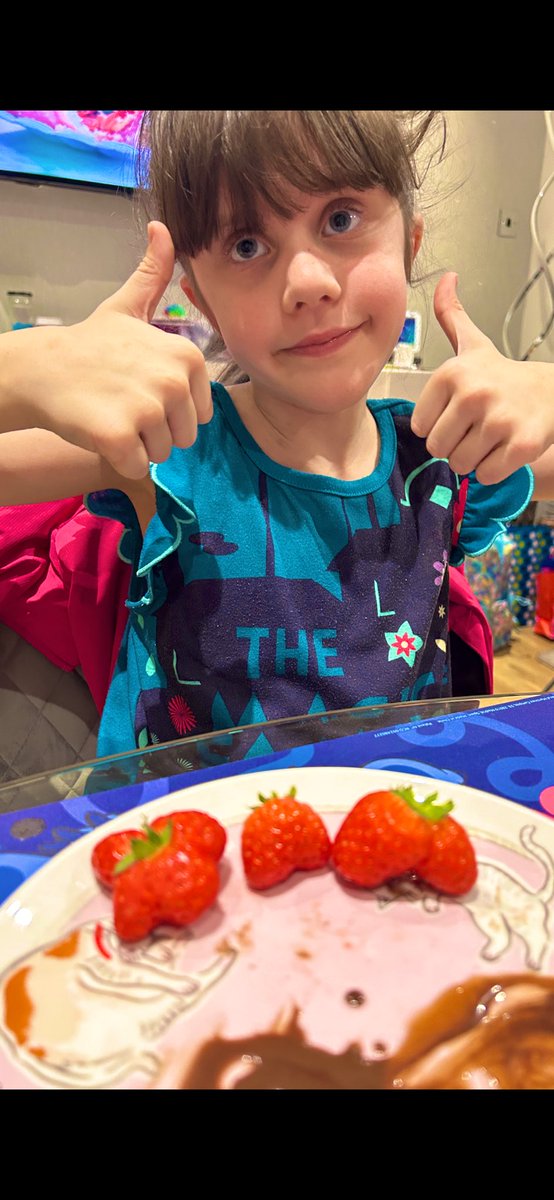 Foodjunkie76's tweet photo. Tilly says no to food waste………eat wonky strawberries! 🍓@stphilipsrc she wanted to share with you! https://t.co/917MWIYCfa