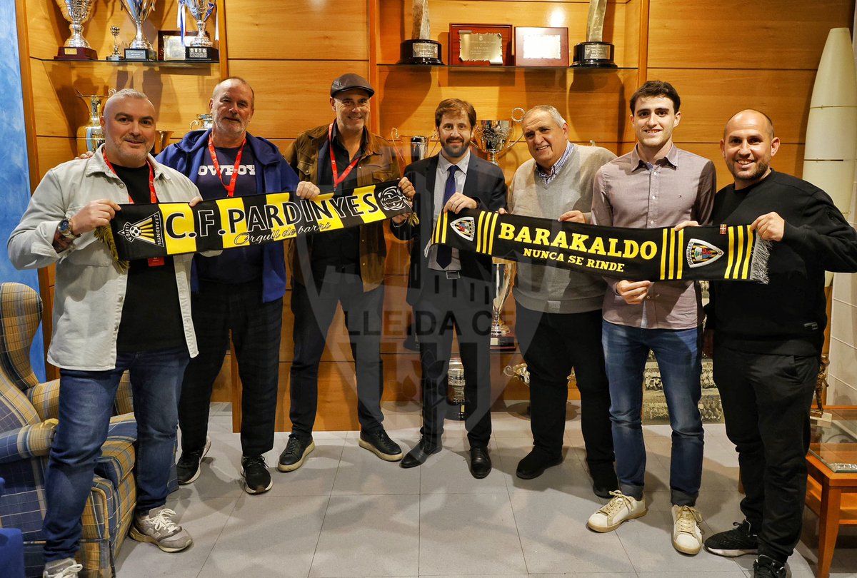 La Copa del Rey reuneix Pardinyes i Barakaldo que comparteixen iguals colors a la samarreta.

Diferents versions expliquen la coincidència: els bascos van cedir material esportiu als lleidatans en els seus inicis o aquests van escollir l’atractiu disseny de ratlles grogues i