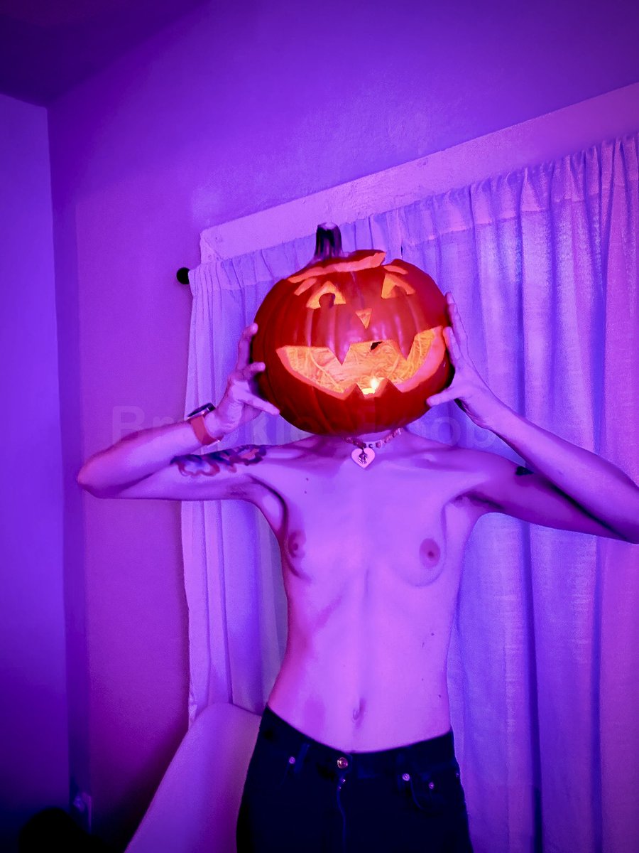 Happy Halloween !! 👻 would you fuck a pumpkin this year? (it’s me btw, I’m the pumpkin) 🎃💦🤭