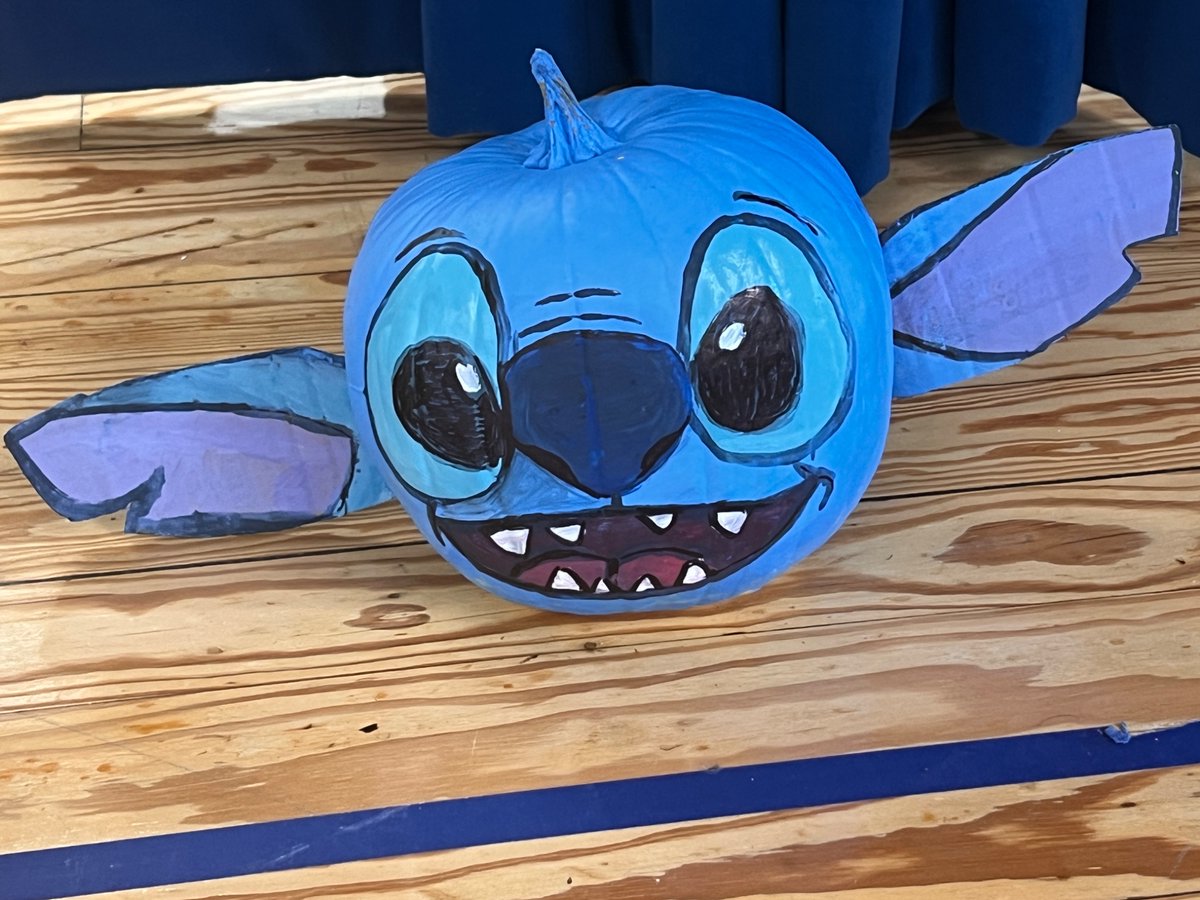 heather_devita's tweet photo. Spirited fun at FES! Scare away bullying. @VBFairfieldES @PelotonPrincip1 https://t.co/eVUlRzy9iQ