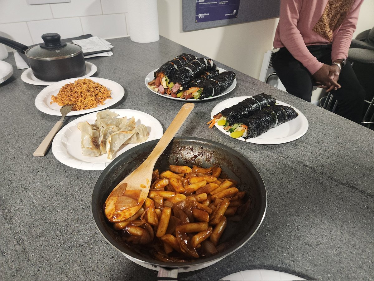 moking_db's tweet photo. 과정과 결과물 ><
플매들이 먹다가 큰일날까봐 불닭소스 절반만 넣음 https://t.co/nuhpRTd1EK