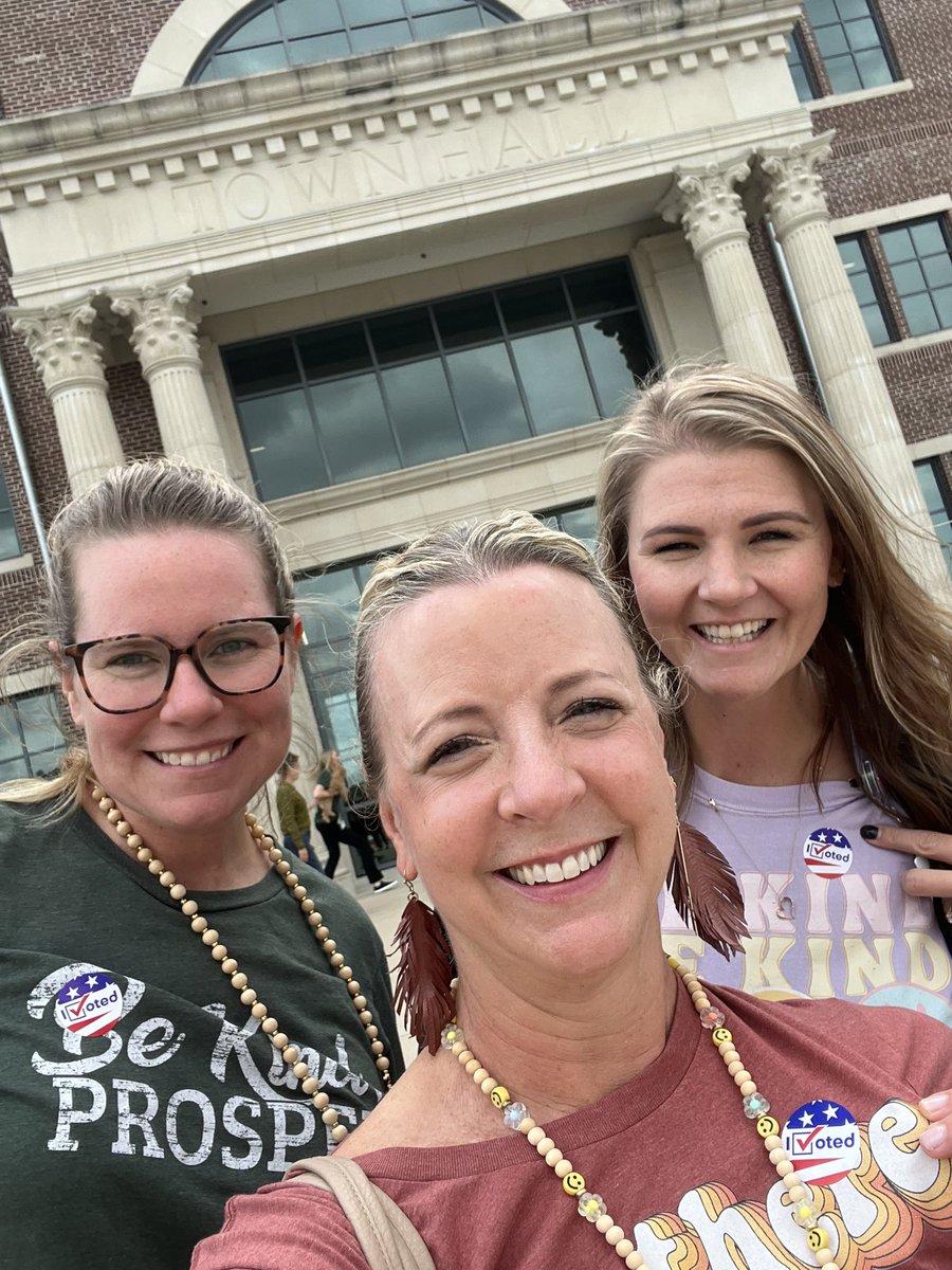 3 including me!! Prosper ISD teachers VOTE!! ❤️🤍💙 
<a href="/MrsBBarrett/">Brooke Barrett</a> <a href="/Boyer_Elem_PISD/">Boyer Elementary</a> <a href="/ProsperISD/">Prosper ISD</a>