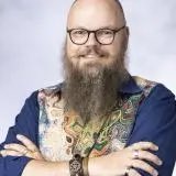 De Efteling werd bij de kerkelijke aspecten geadviseerd door theoloog Frank Bosman. Als aardigheidje is Bosman ook te horen in het gebied: hij is Broeder Gijs!