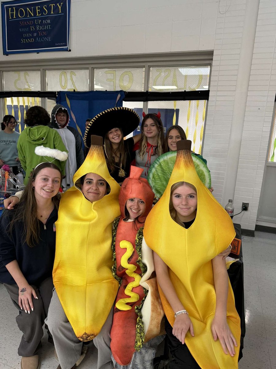 These SADD students are a treat! 🍭 🎃 <a href="/BravermanHHS/">Jeremy Braverman-Howell HS Principal</a>