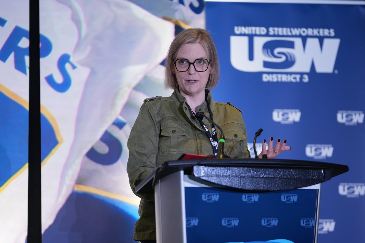 Debra Burton, Legal Counsel for  D3, and Shaheen Hirani, Head of the Legal Department at the CNO, provided a presentation to delegates. They offered a list of legal Dos and Don’ts for filing grievances, handling arbitrations, and addressing other legal disputes with employers.