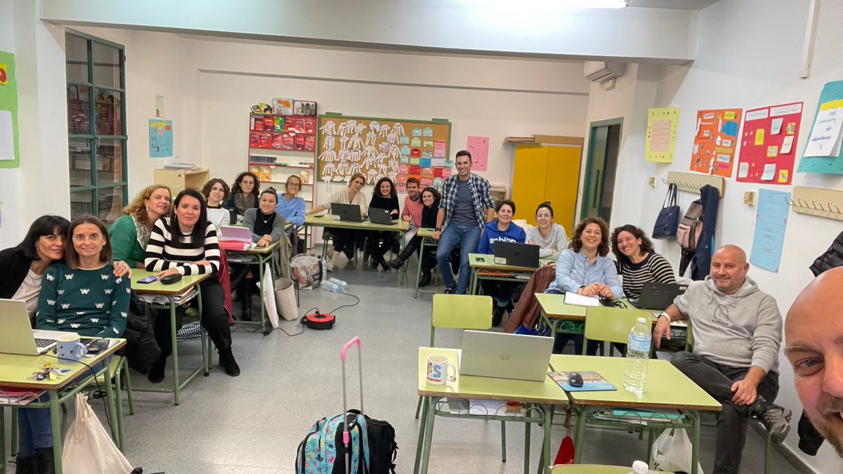 Fantástica tarde de formación en el <a href="/CeipSolano/">CEIPSanFranciscoSolano</a> trabajando la aplicación de la IA en el ámbito educativo. <a href="/ceppriegomonti/">CEP Priego Montilla</a>