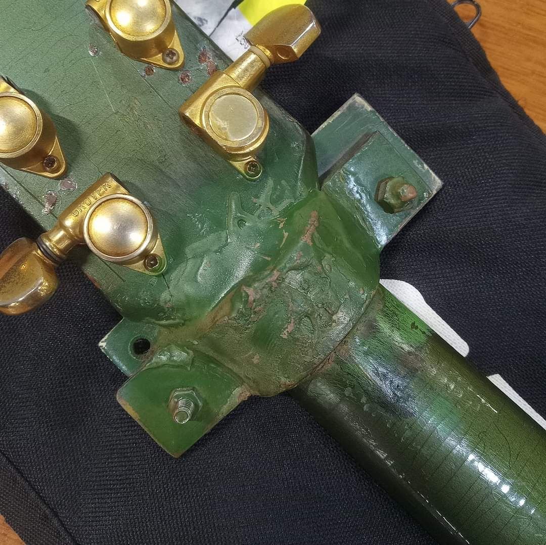 Cursed guitars (@cursedguitars) on Twitter photo 