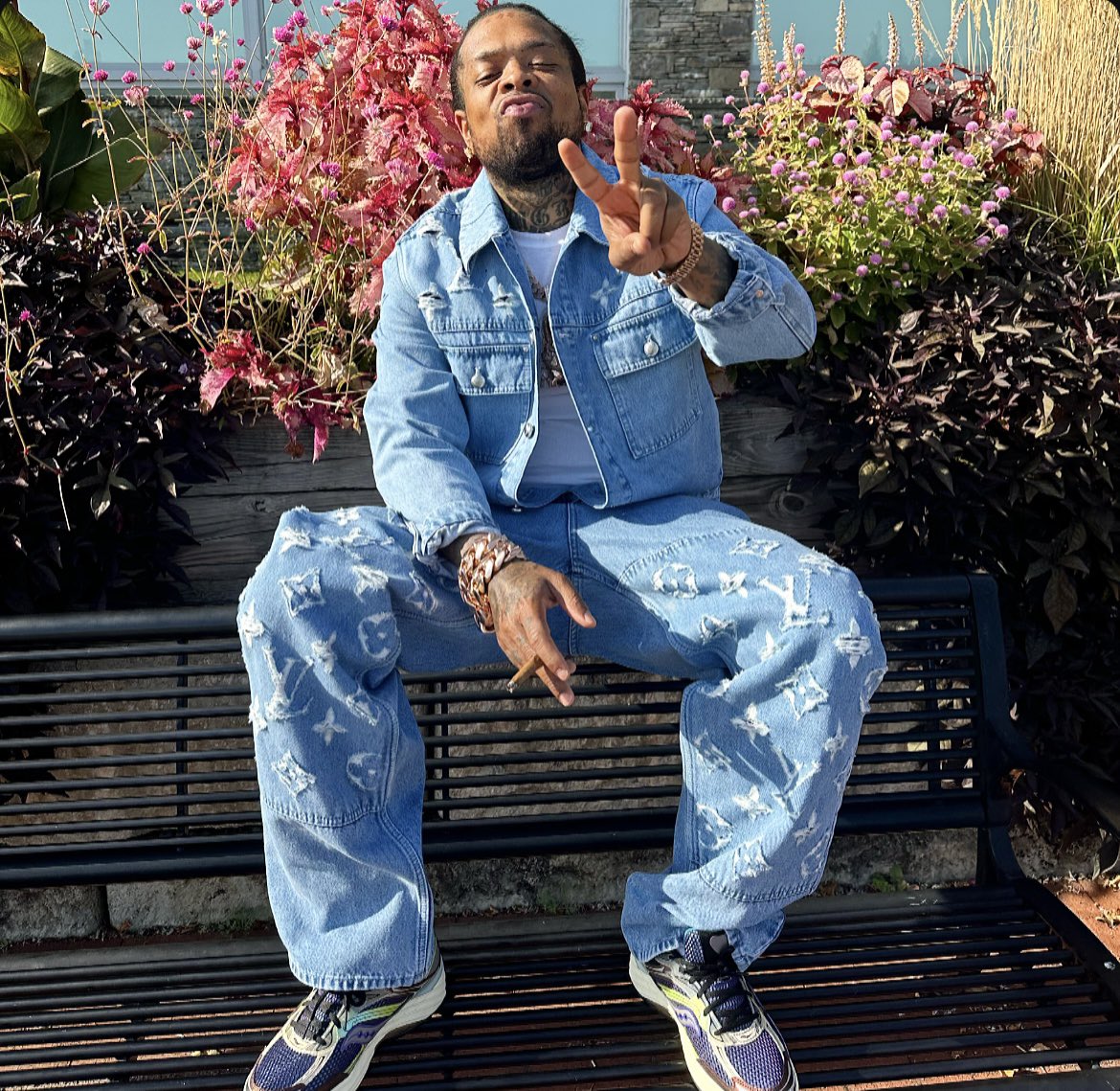 NEVER QUESTION GOD OR SUPER FLYGOD…. PRAISE BOTH!!!!!! 🐐🦂🐐

AT MIDNIGHT ART CLASS BEGINS!!!! 

NO PROMOS, NO MARKETING, NO NOTHING!! IDC ABOUT SALES, IDC WHO CAME OR COMING OUT, IDC IF NOBODY EVEN LIKE IT.. GOD IS THE GREATEST AND I KNOW CANT NOBODY FUCK WIT ME, AND LETS NOT