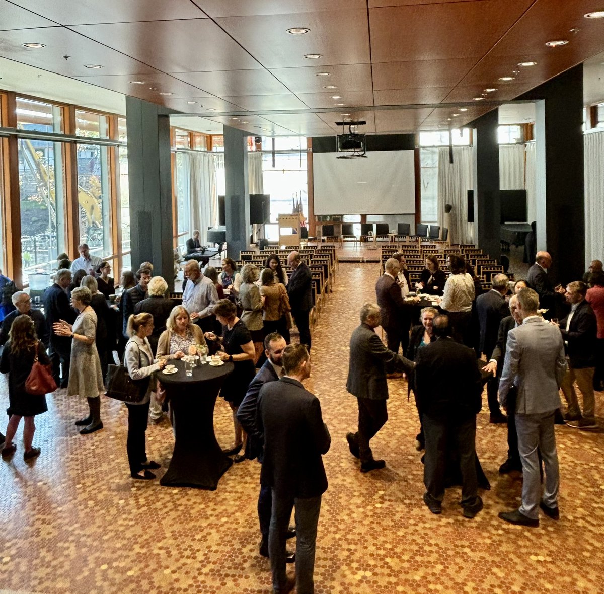 DFGNorthAmerica's tweet image. It’s on! We are at the 🇩🇪 @GermanyinUSA Embassy with a host of leaders presenting aspects of the German #research and #innovation landscape. Our own @BechtoldDFG enlightened the audience about the Königstein Key & the DFG’s concept of the Healthy Tree of Innovation 🌳