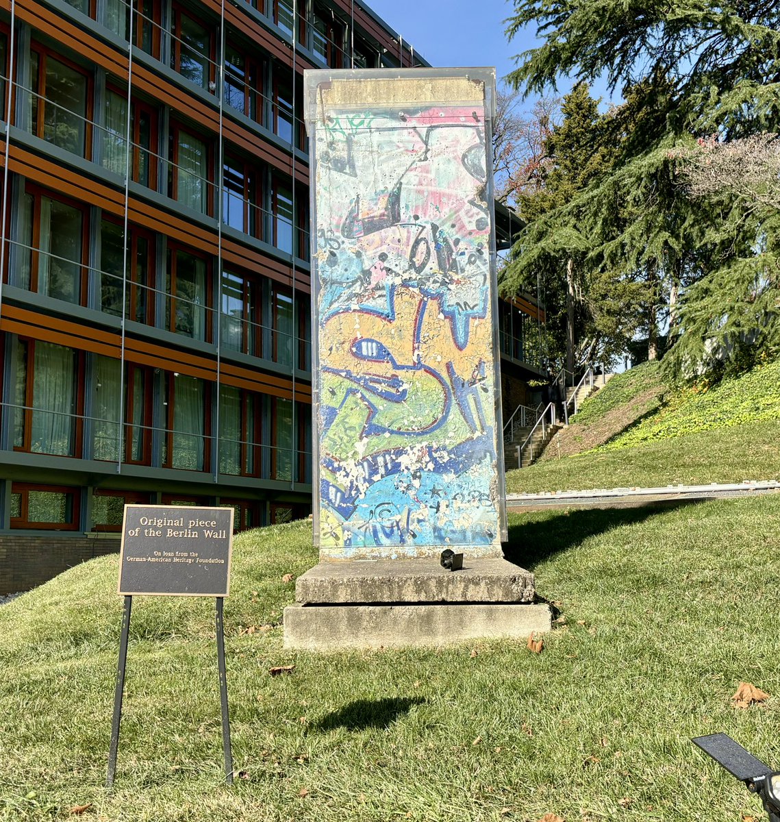 DFGNorthAmerica's tweet image. It’s on! We are at the 🇩🇪 @GermanyinUSA Embassy with a host of leaders presenting aspects of the German #research and #innovation landscape. Our own @BechtoldDFG enlightened the audience about the Königstein Key & the DFG’s concept of the Healthy Tree of Innovation 🌳