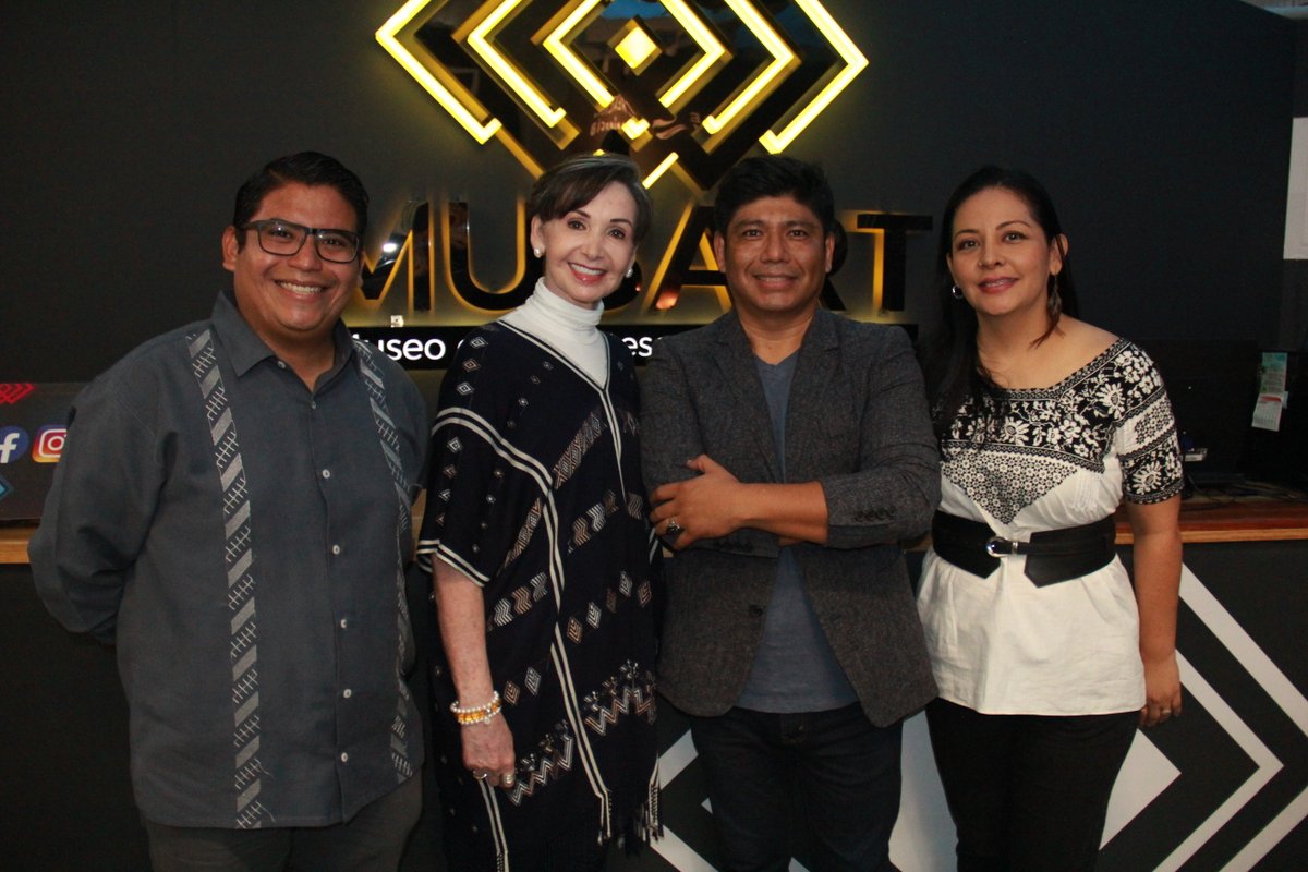 Se realizó la inauguración en el Museo de las Artesanías de Chiapas de la exposición plástica  Punto por Punto   "El Vibrar de mi Pueblo", de la autoría del  artista Alberto Vera .