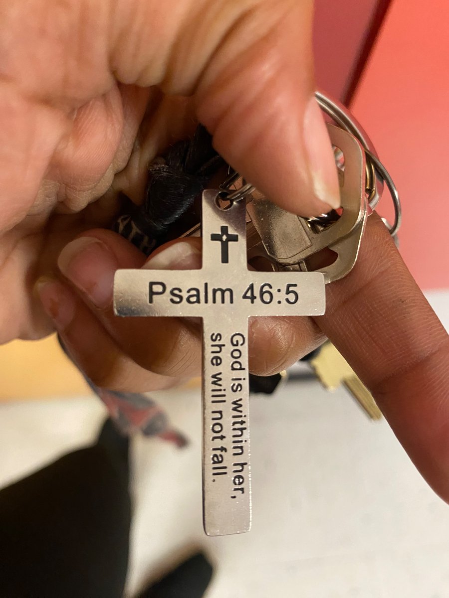 Galliele2000's tweet photo. I was at work today and look what I saw on one of my colleagues keys! It’s a sign 🥹🩷✨ Time to Move 💅 https://t.co/QMqacPqzIv
