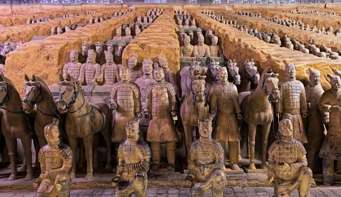 Wonder__Facts's tweet photo. The Terracotta Army in China was discovered by farmers in 1974—and consists of over 8,000 life-sized soldiers, each with unique facial features. This massive army was built over 2,200 years ago to protect Emperor Qin Shi Huang in the afterlife! https://t.co/ErgJUk7a46