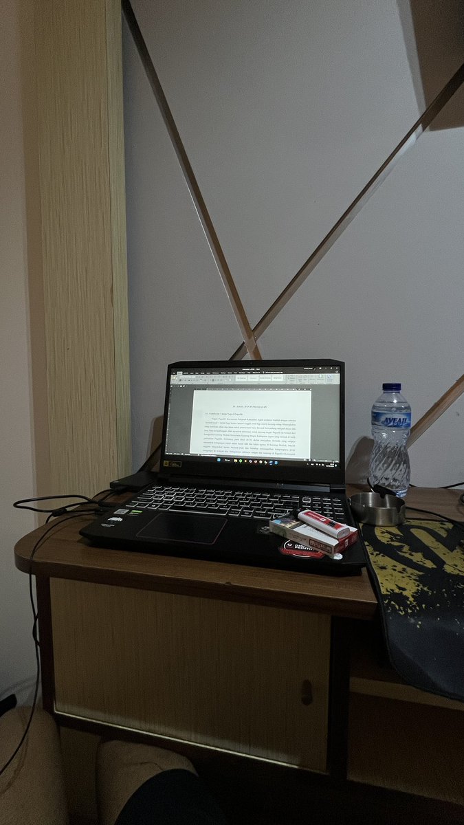 jeeentelmen's tweet photo. kerja mulu, gajian kagaa https://t.co/HLSGkexaE1