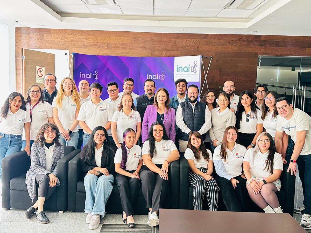 INAImexico's tweet photo. 🏢La comisionada @JulietDelrio brindó un mensaje de bienvenida a jóvenes del Programa "Semillero de Investigadores Jóvenes" del Instituto para el Desarrollo y Atención a las Juventudes de Guanajuato, que participaron en el programa #VisitaElINAI https://t.co/wu6N5y915b