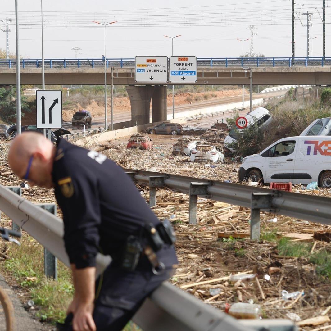 A esos compañeros que engrandecen el uniforme, gracias. #Dana