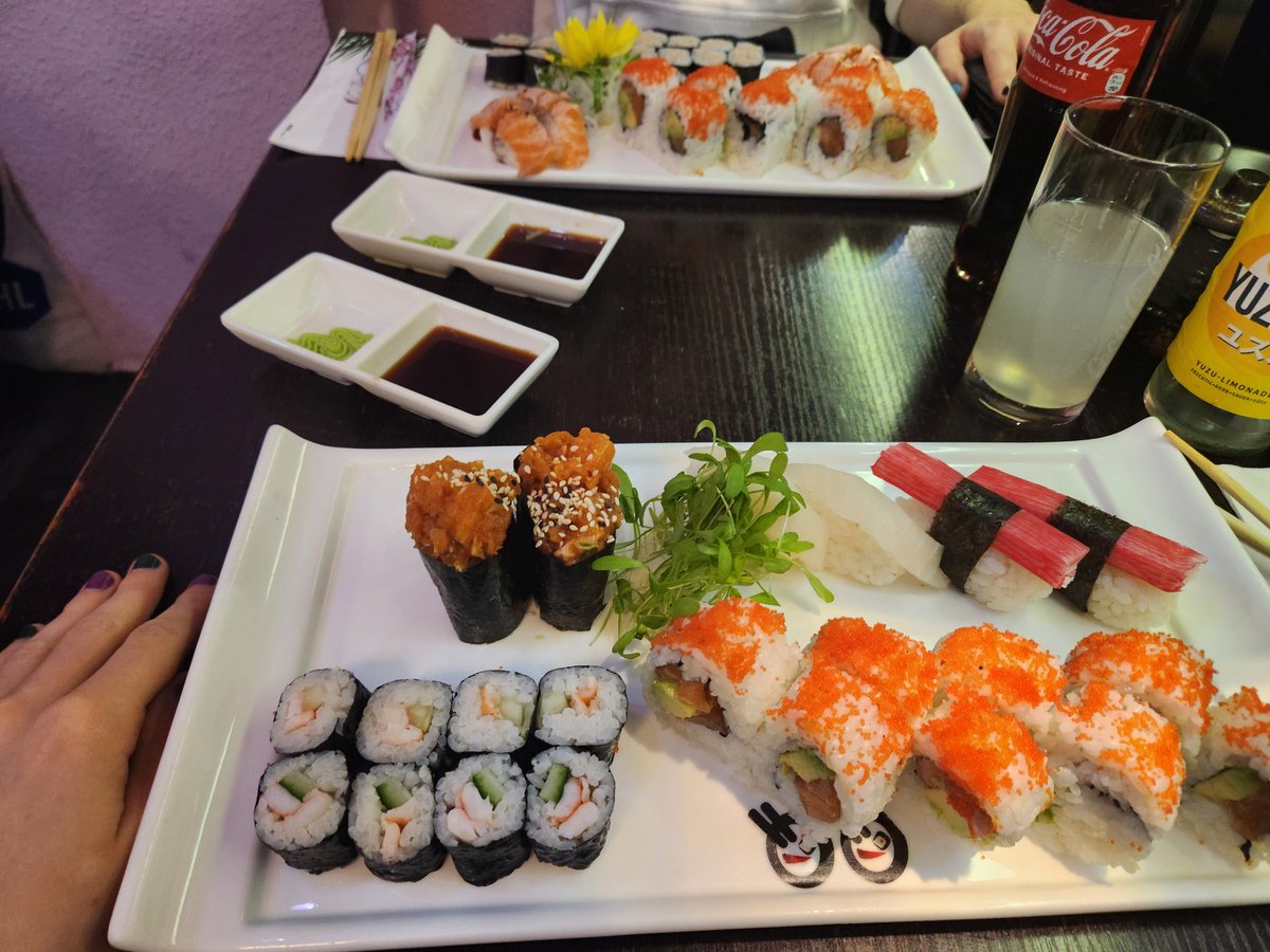 Legga Sushi mit <a href="/AsrielTheFoxy/">Asriel Foxy 🦊🐾</a> ❤️💞