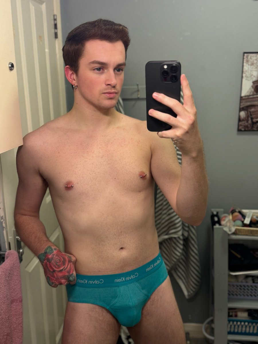 I love how small my cage print looks and how big my balls are 🥵🔒

Retweet if you do too 😈