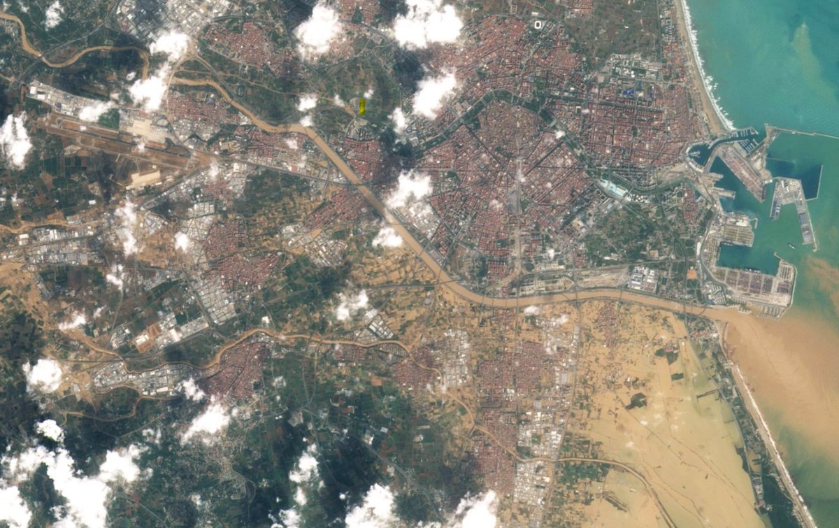 Valencia_WX's tweet photo. Imágenes satelitales detalladas enviadas por Also Space muestran las inundaciones recientes. Es impresionante la magnitud y los daños ocasionados. https://t.co/jvy596Krur