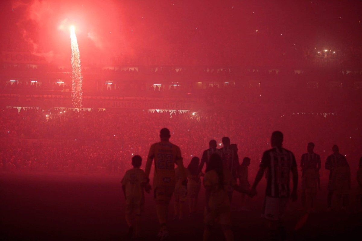 FacundoBrignolo's tweet photo. Si toda tu vida soñaste con ser futbolista y tenes la posibilidad de entrar a una cancha que está así y no sos capaz de correr y romperte el culo por ganar, dejame putearte tranquilo. A los cagones los quiero lejos. Total, son millonarios igual, no se les mueve un pelo. Soretes. https://t.co/TC5yraYYuh