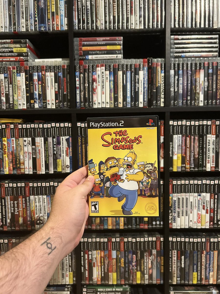The_retro_pixl's tweet photo. Today in gaming history The Simpsons Game released 17 years ago today in North America. #TodayInHistory #TheSimpsonsGame #PS2 #videogames https://t.co/6cLpSK642e